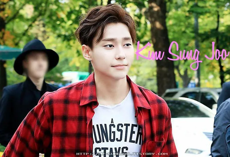 Kim Sung Joo thừa nhận đã có vợ con sau khi bị đồng đội vô tình tiết lộ