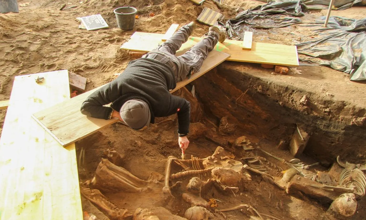 Phát hiện ngôi mộ tập thể chứa 1.000 bộ xương ở Đức