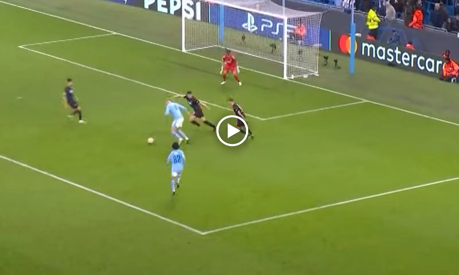 VIDEO: Haaland đỡ bóng tinh tế như Bergkamp, xử lý hoàn hảo khiến CĐV Man City gào thét sung sướng