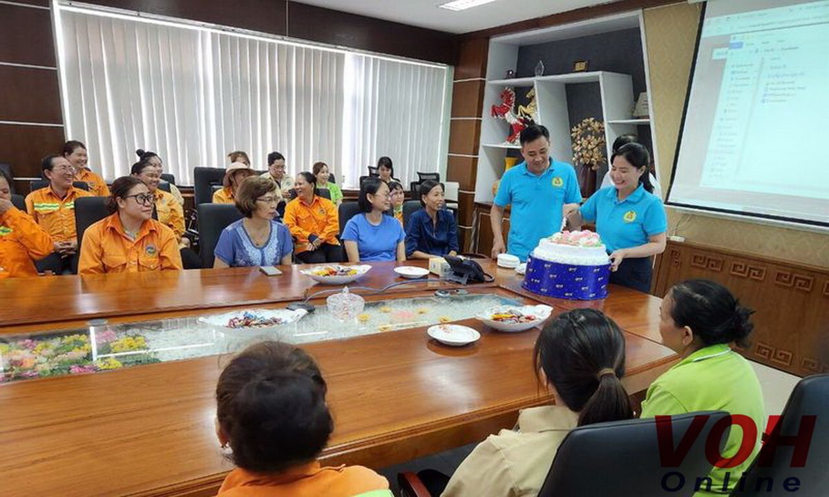 Nữ công nhân vệ sinh môi trường được chăm lo chu đáo dịp 8/3