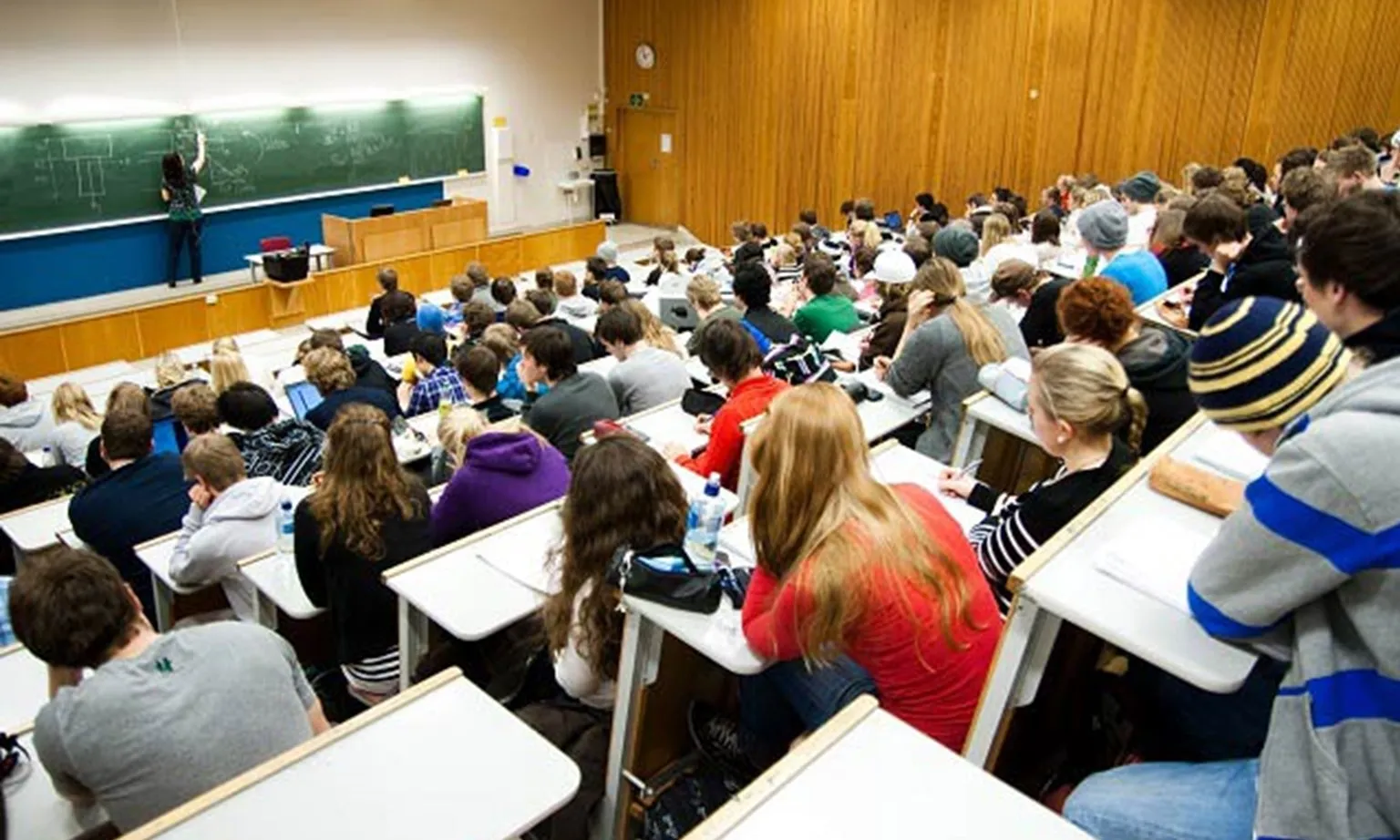 Nghiên cứu mới: Dành nhiều thời gian cho việc học hành sẽ cải thiện tuổi thọ