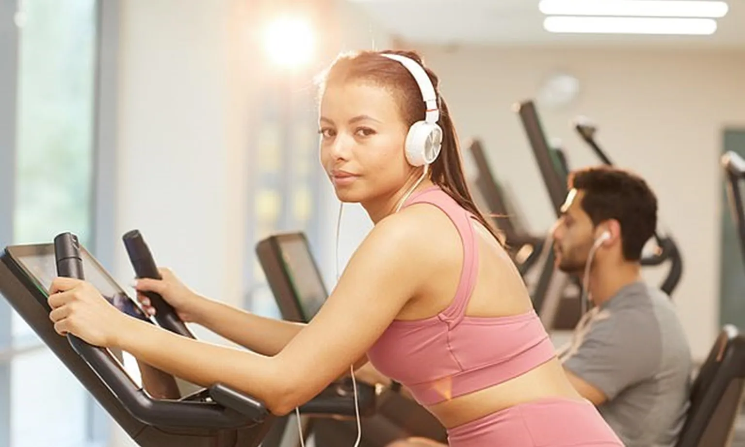 Tại sao bạn không nên tập thể dục khi vẫn trang điểm?