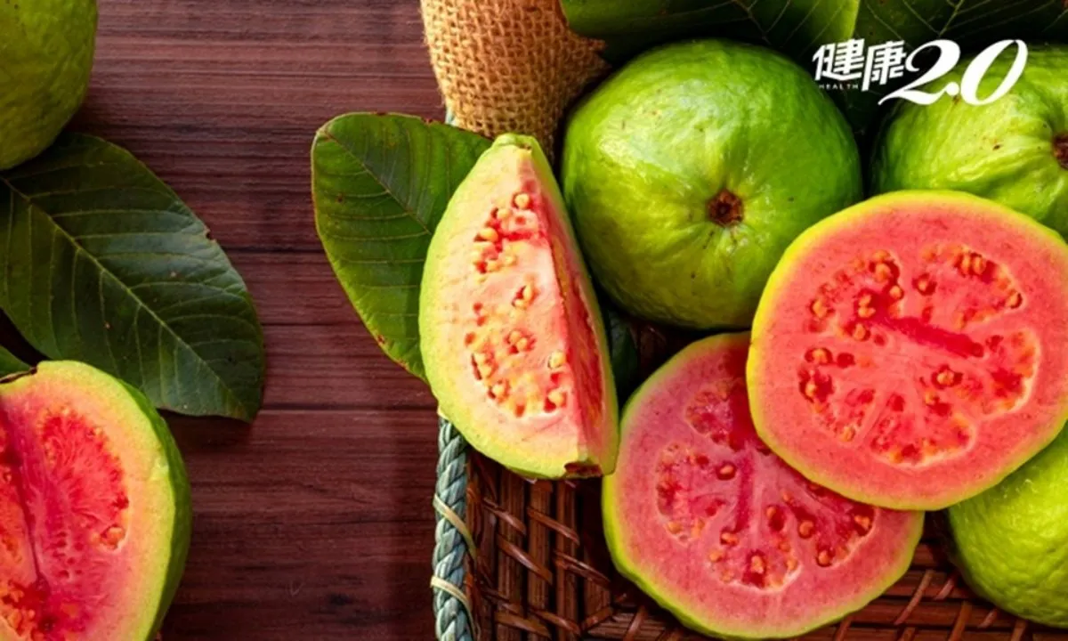 Ổi đỏ chống ung thư và ức chế cholesterol xấu