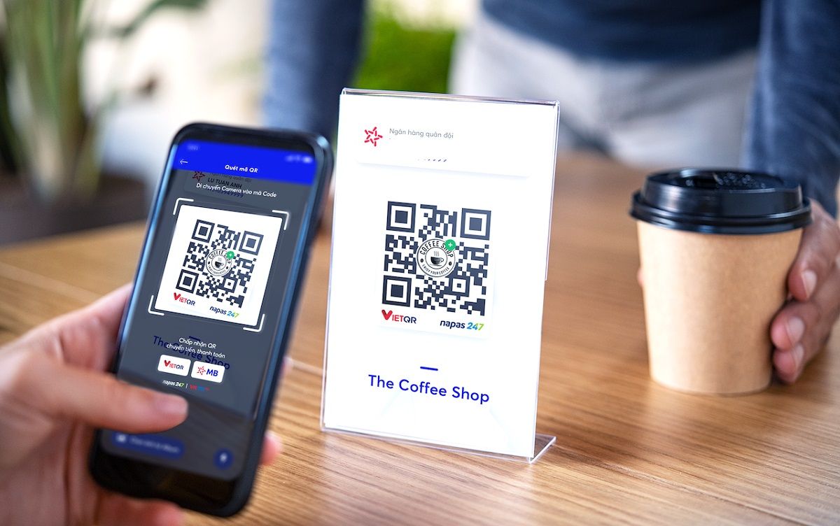 Người Việt ít dùng tiền mặt, thanh toán qua QR bùng nổ