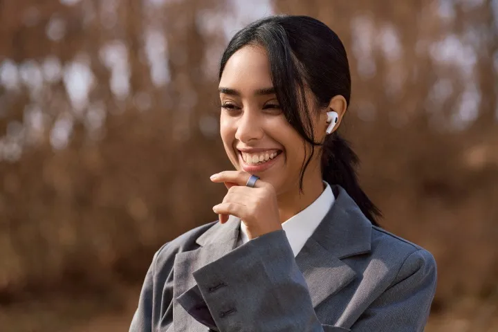 Nhẫn thông minh trí tuệ nhân tạo giúp người dùng trò chuyện trợ lý ảo