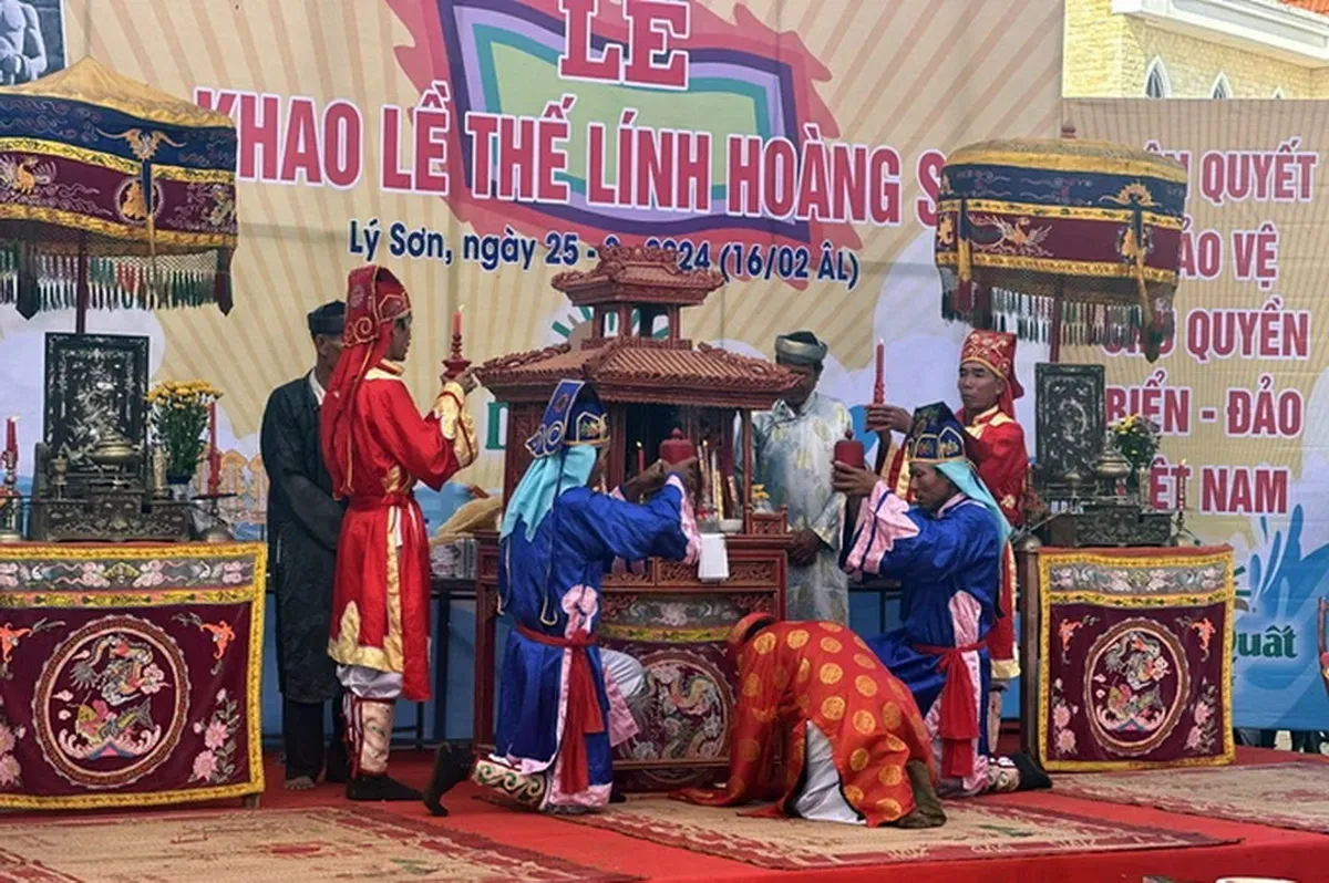 Huyện Lý Sơn (Quảng Ngãi) tổ chức Lễ Khao lề thế lính Hoàng Sa tri ân những tiền nhân giữ cõi