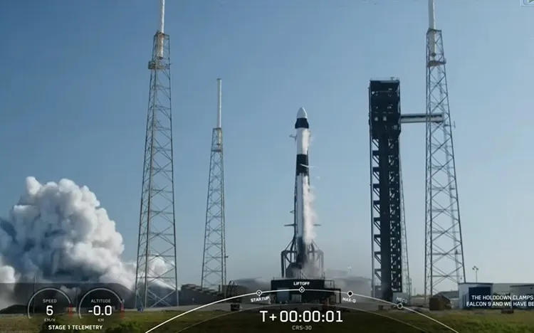 Tàu vũ trụ SpaceX Dragon chở thức ăn, cà phê đến Trạm vũ trụ quốc tế ISS