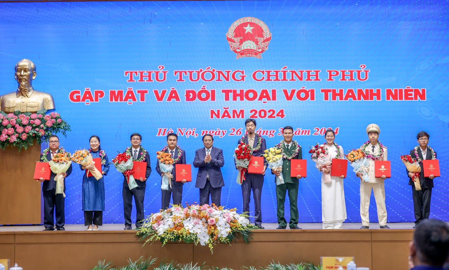 Thủ tướng đối thoại với thanh niên