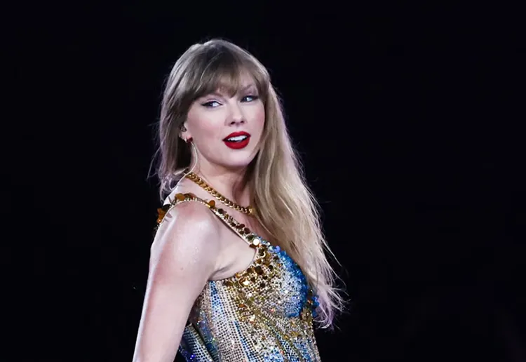 Hai fan hâm mộ được mời du lịch London và một ngày cuối tuần với Taylor Swift