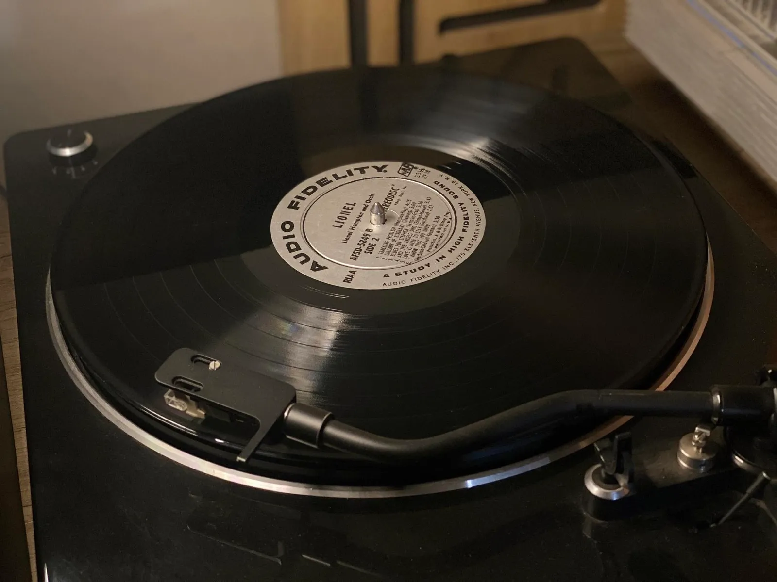 Đĩa than có doanh số vượt hơn gấp đôi đĩa CD