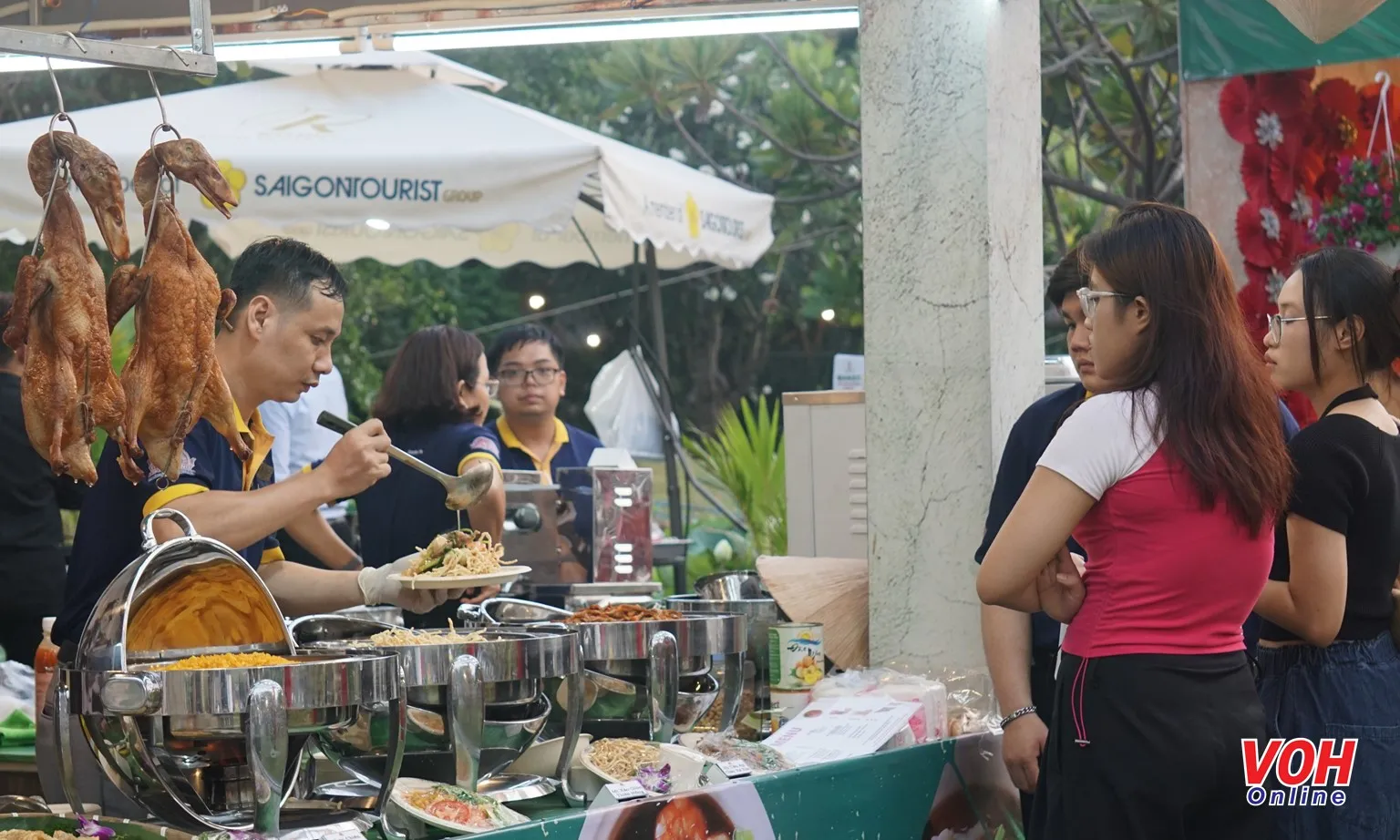 Người dân tấp nập “check-in” lễ hội ẩm thực, khám phá 400 món ăn 3 miền ở TPHCM