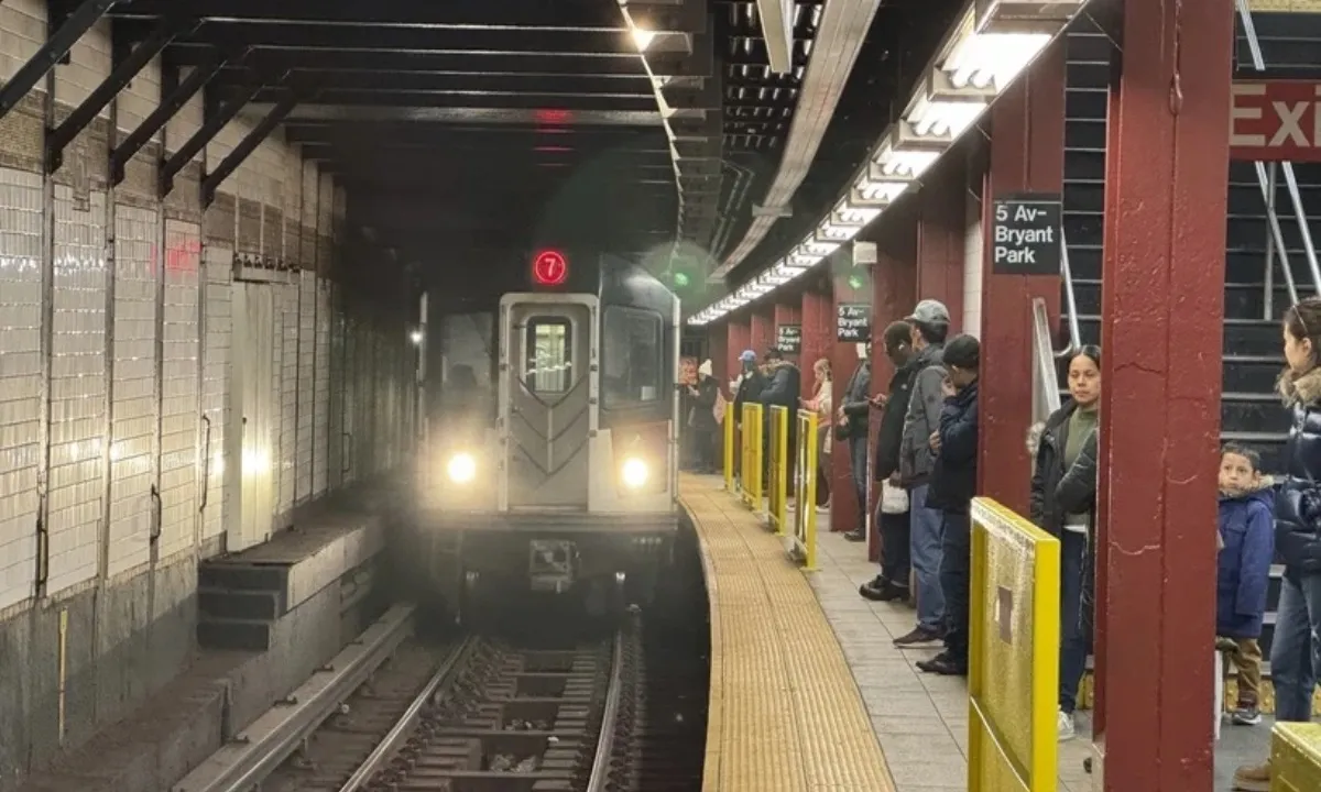 New York thử nghiệm gắn máy quét súng trong hệ thống tàu điện ngầm