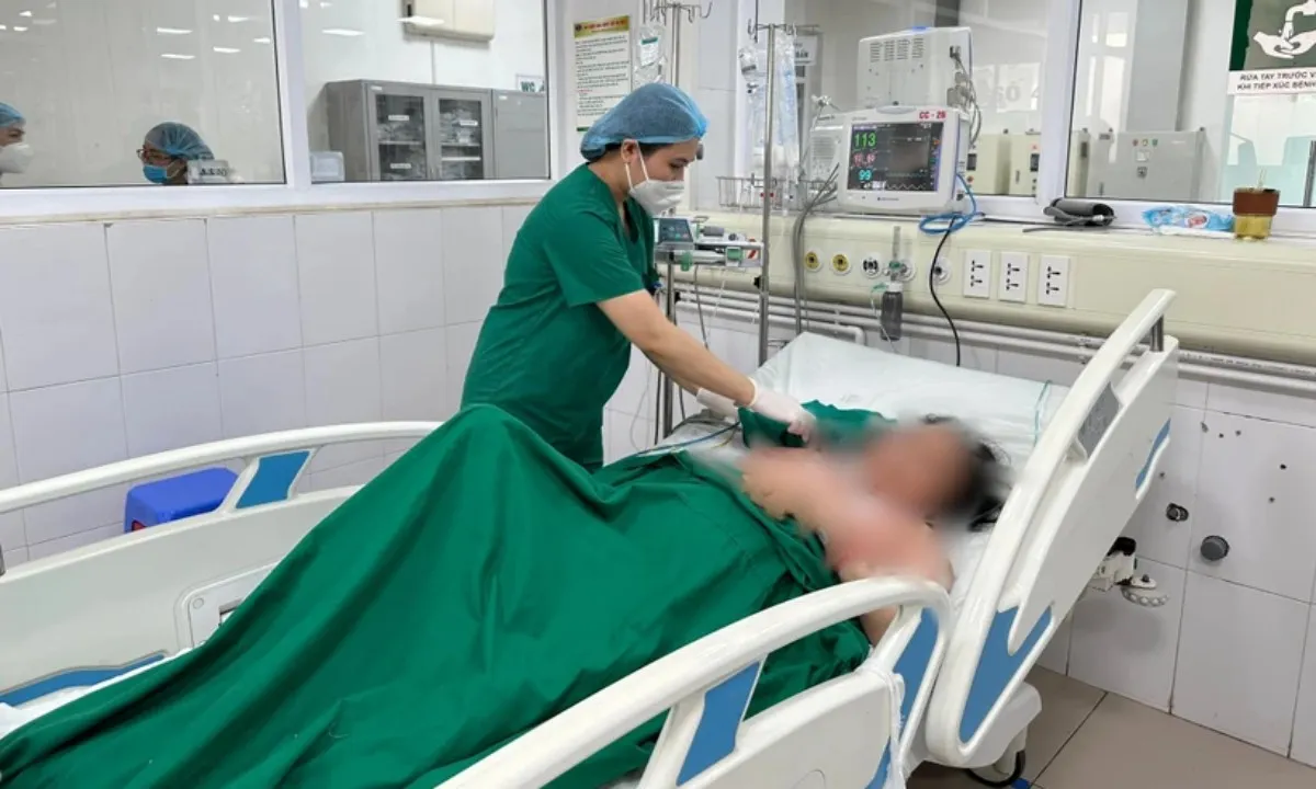 Người phụ nữ nguy kịch vì bị ngạnh cá trê đâm vào tay nhiễm khuẩn