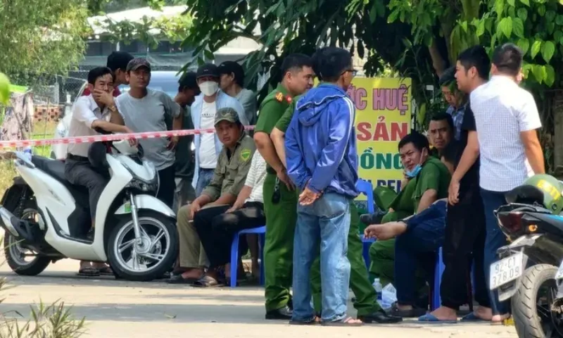 Quảng Nam: Hai cha con nằm gục trên vũng máu