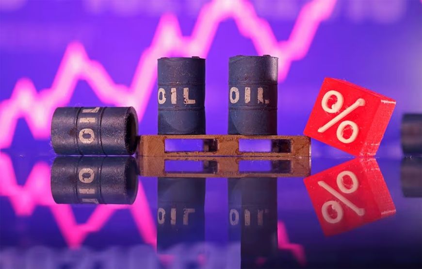 Giá xăng dầu hôm nay 4/4/2024: Giá trong nước chiều nay sẽ tăng chạm mốc 25.000 đồng/lít