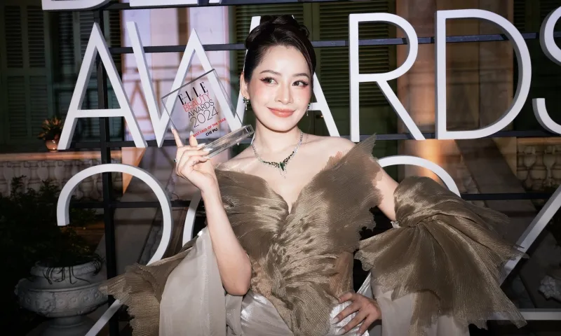 ELLE BEAUTY AWARDS 2024: Chi Pu nhận giải Gương mặt của năm