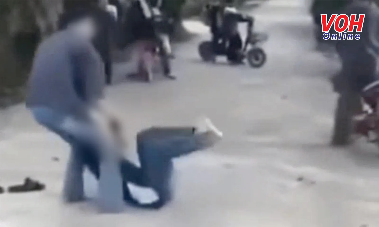 Hai nữ sinh ẩu đả do mâu thuẫn cá cược bóng đá