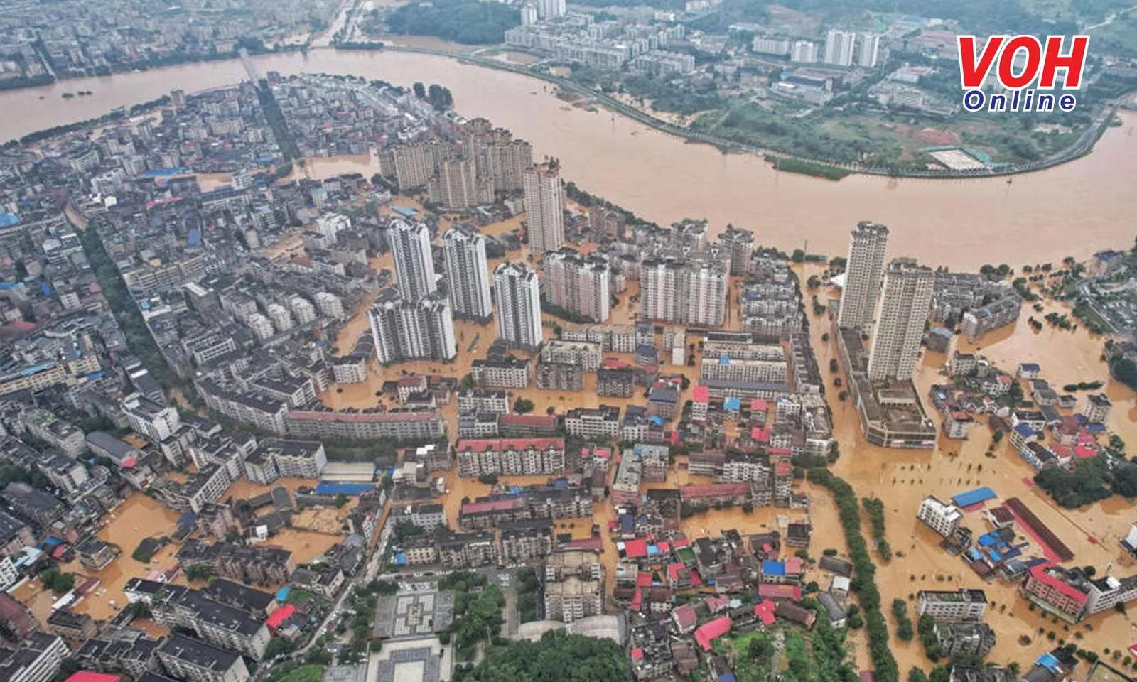 Mưa bão triền miên khiến sông Dương Tử dâng cao, Trung Quốc sơ tán gấp gần 250.000 người để tránh lũ